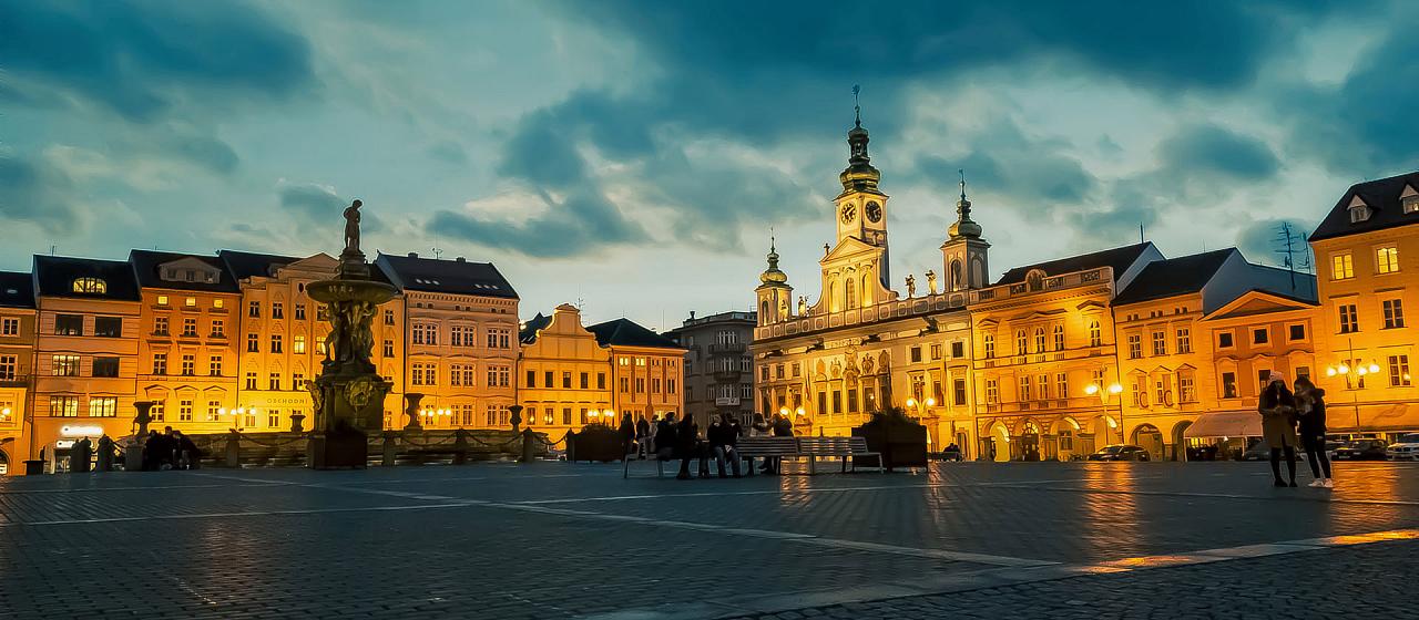 Město